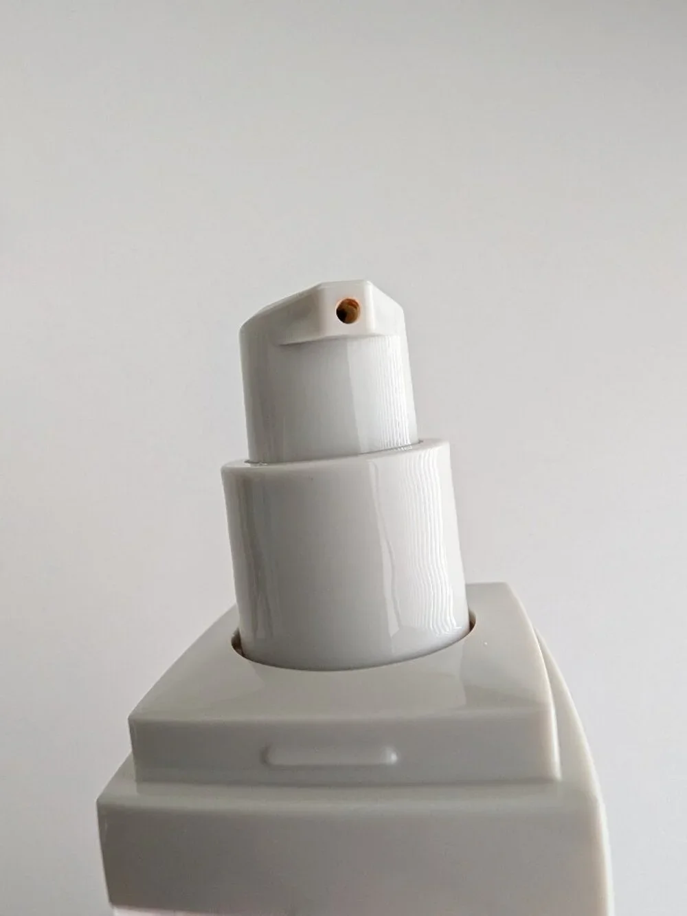 U Beauty The SUPER Tinted Hydrator 30ml Shade 04 Moisturizing Foundation